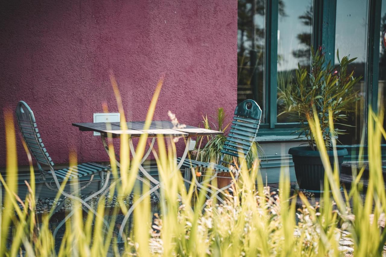 Black Tiger Seaside - Ferienwohnungen direkt am See Garden Exterior foto